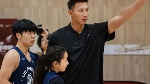 希罗四战全胜，每场贡献28.8分5.3助3.8三分，命中率81.6%领跑得分榜