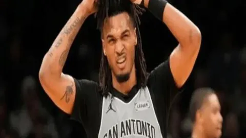 大乐透期号专家推荐：布朗领队篮网力拼6连败困境